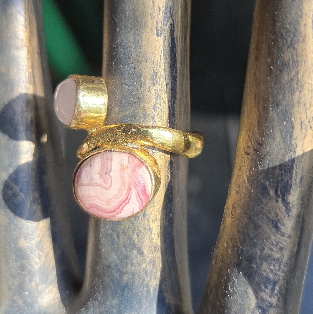Pink Howlite & rose quartz wrap golden ring sz7.5 - Picture 5 of 8